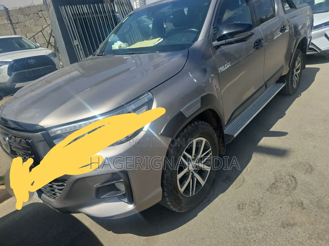 Toyota Hilux 2020 Gray