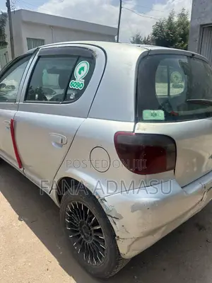 Toyota Vitz 2001 Silver