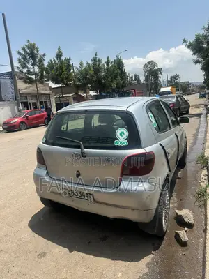 Toyota Vitz 2001 Silver