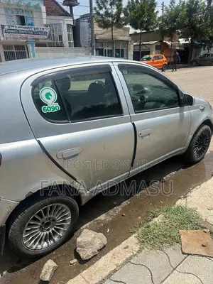 Toyota Vitz 2001 Silver
