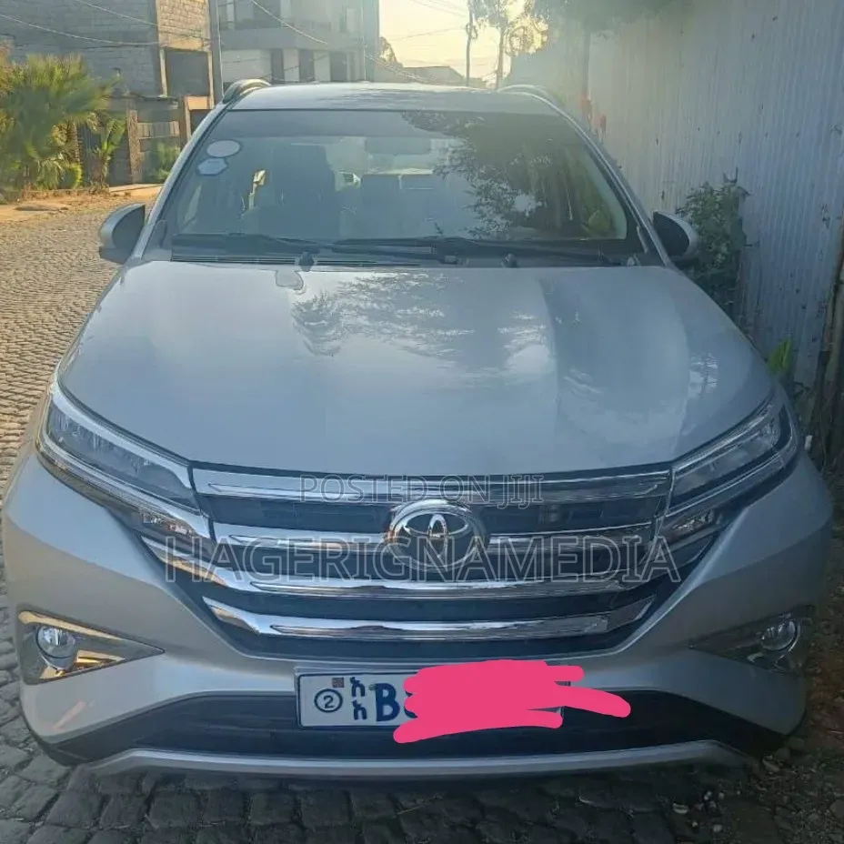 Toyota Rush 2021 Silver