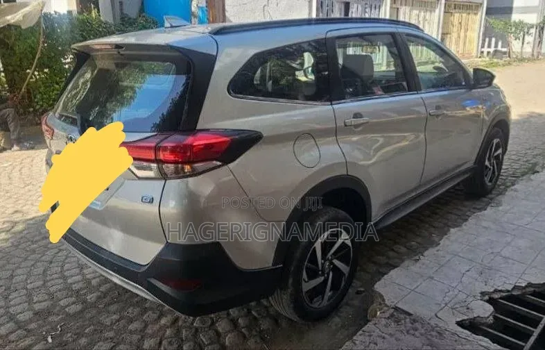 Toyota Rush 2021 Silver
