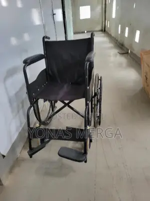 Used Wheelchair快fits Into Most Entrances and Rooms of the House