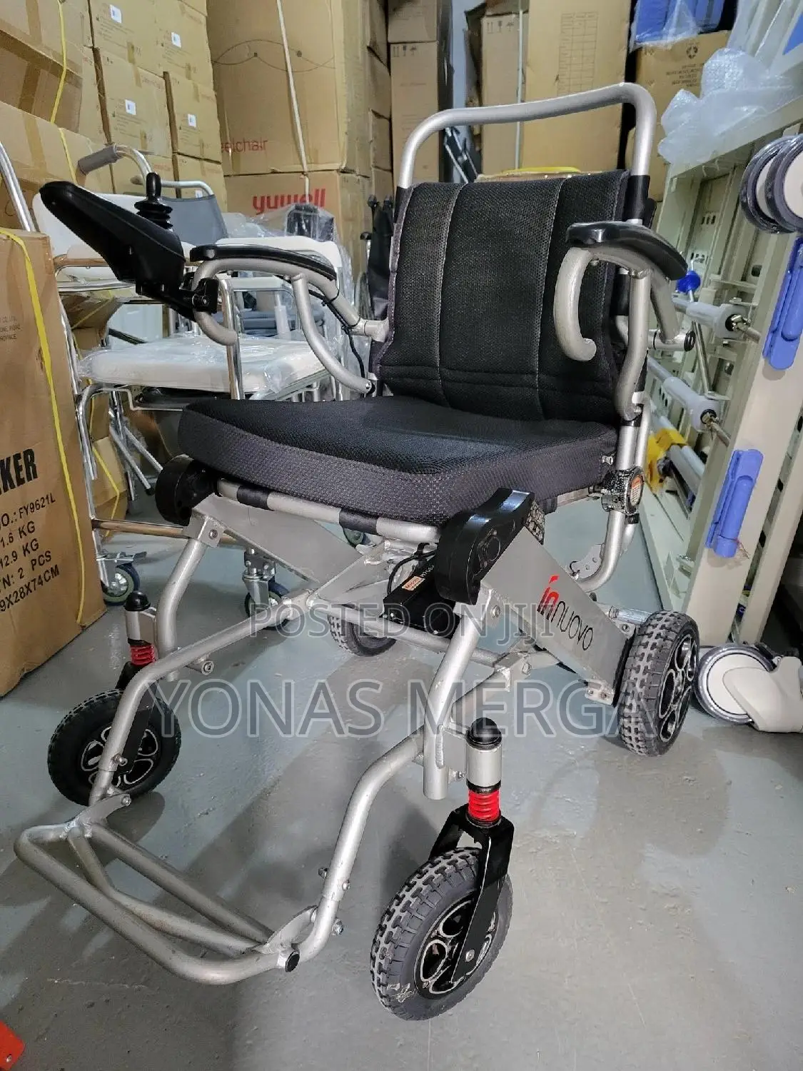 Electronic Wheelchair焓粘features Dual 250w Motors, a 25km Range