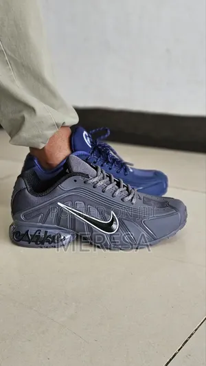 Nike Shox R4 Sneakers