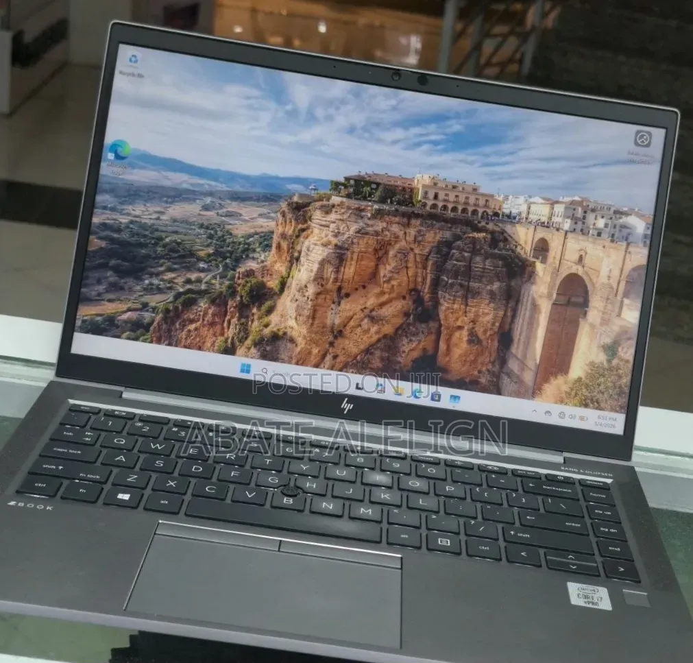New Laptop HP ZBook Firefly 14 G7 16GB Intel Core i7 SSD 512GB