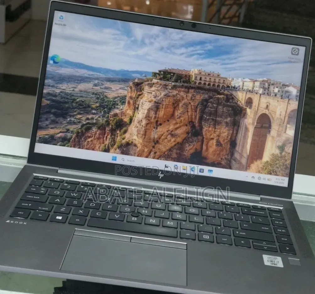 New Laptop HP ZBook Firefly 14 G7 16GB Intel Core i7 SSD 512GB