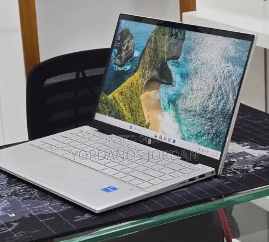 New Laptop HP Pavilion X360 8GB Intel Core i5 SSD 512GB