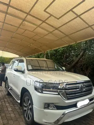 Toyota Land Cruiser 2012 White