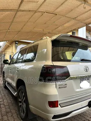 Toyota Land Cruiser 2012 White
