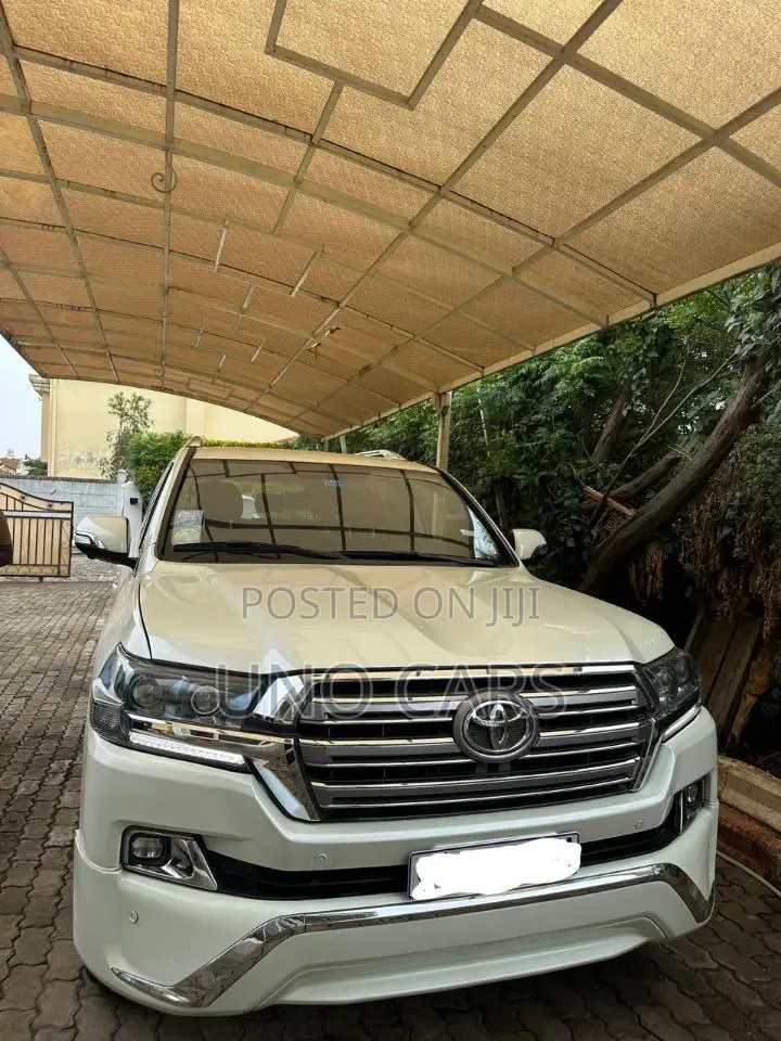 Toyota Land Cruiser 2012 White