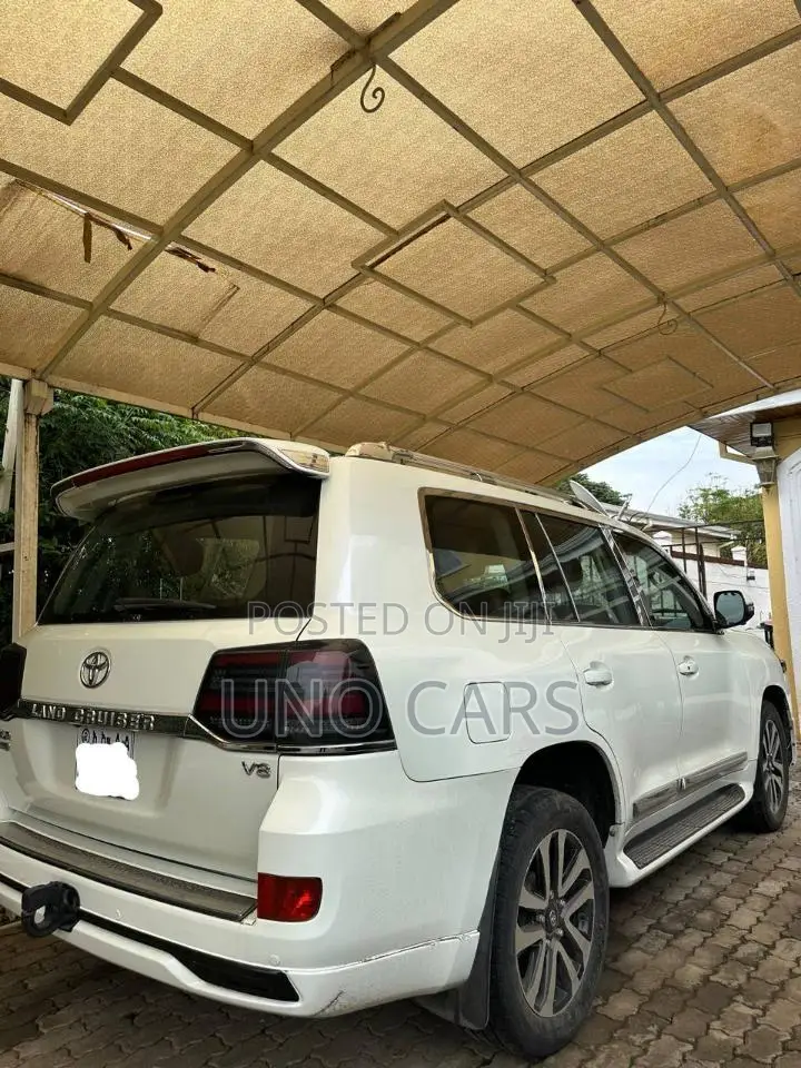Toyota Land Cruiser 2012 White
