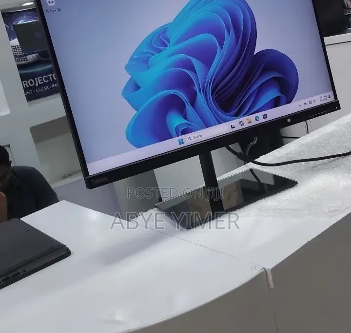 1brand New Lenovo 27" Inch Frameless Monitor 2022/23