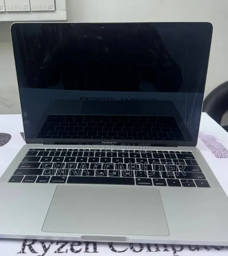 New Laptop Apple MacBook Pro 2017 8GB Intel Core i5 SSD 128GB