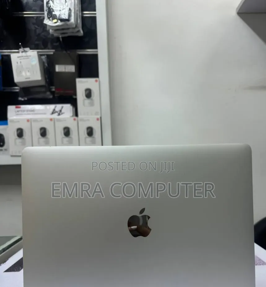 New Laptop Apple MacBook Pro 2017 8GB Intel Core i5 SSD 128GB
