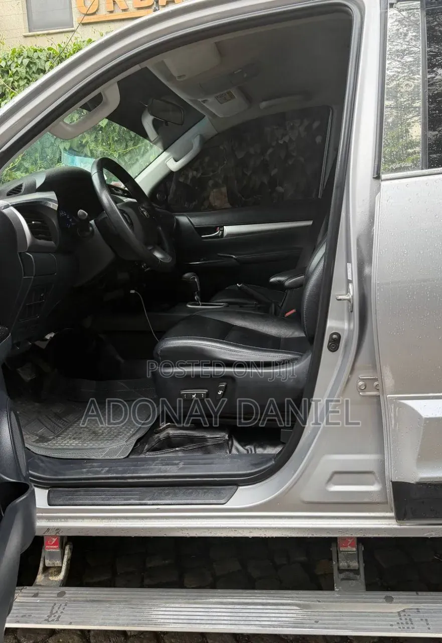 Toyota Hilux 2017 Silver