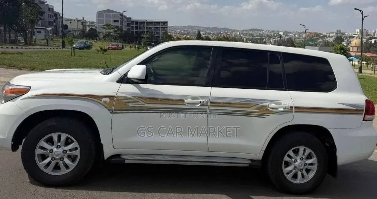 Toyota Land Cruiser 2008 White