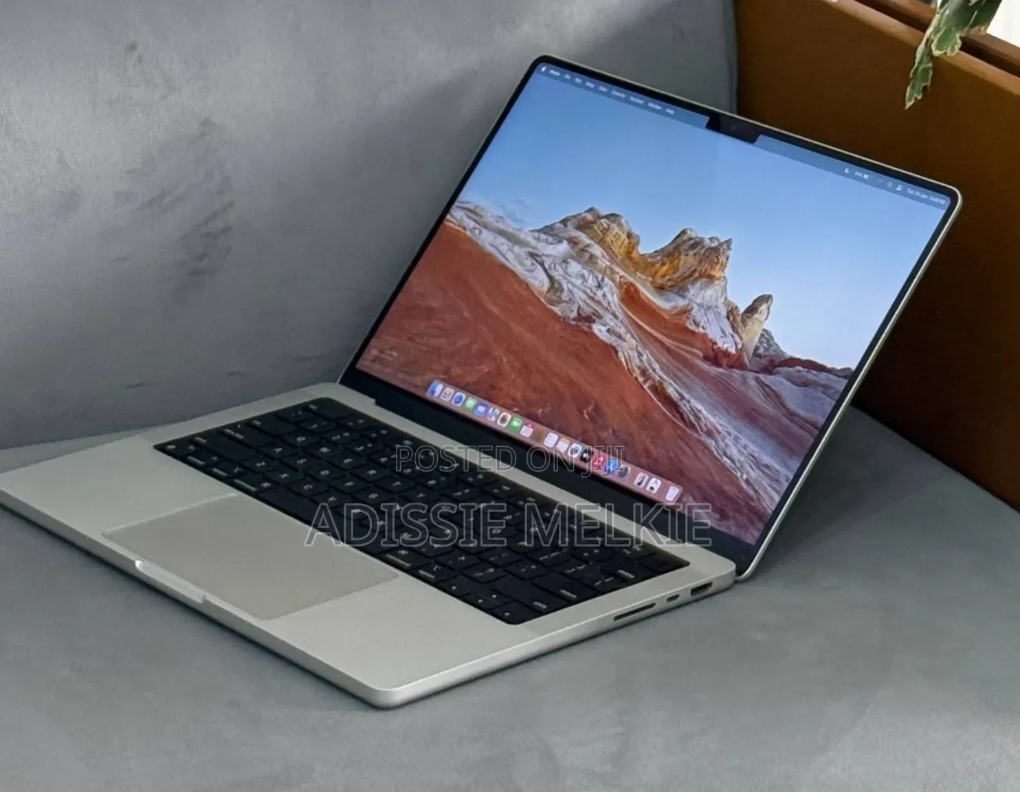 New Laptop Apple MacBook Pro 2021 M1 16GB Apple M1 Pro SSD 512GB