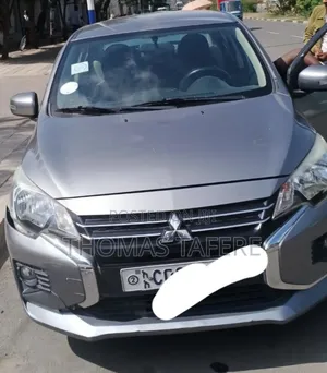 Mitsubishi Attrage 2022 Silver