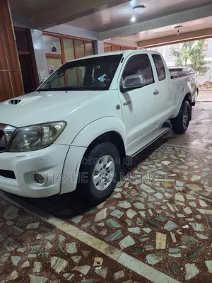 Toyota Hilux 2010 White