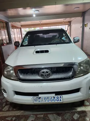 Toyota Hilux 2010 White