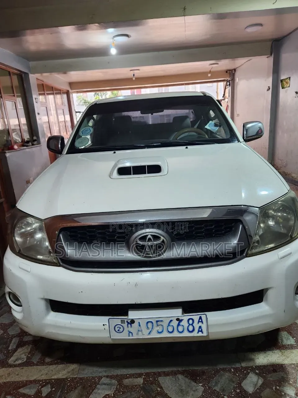Toyota Hilux 2010 White