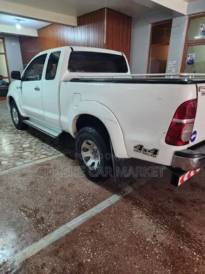 Toyota Hilux 2010 White