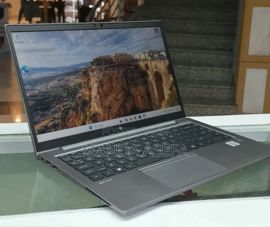 New Laptop HP ZBook Firefly 14 G7 16GB Intel Core i7 SSD 512GB