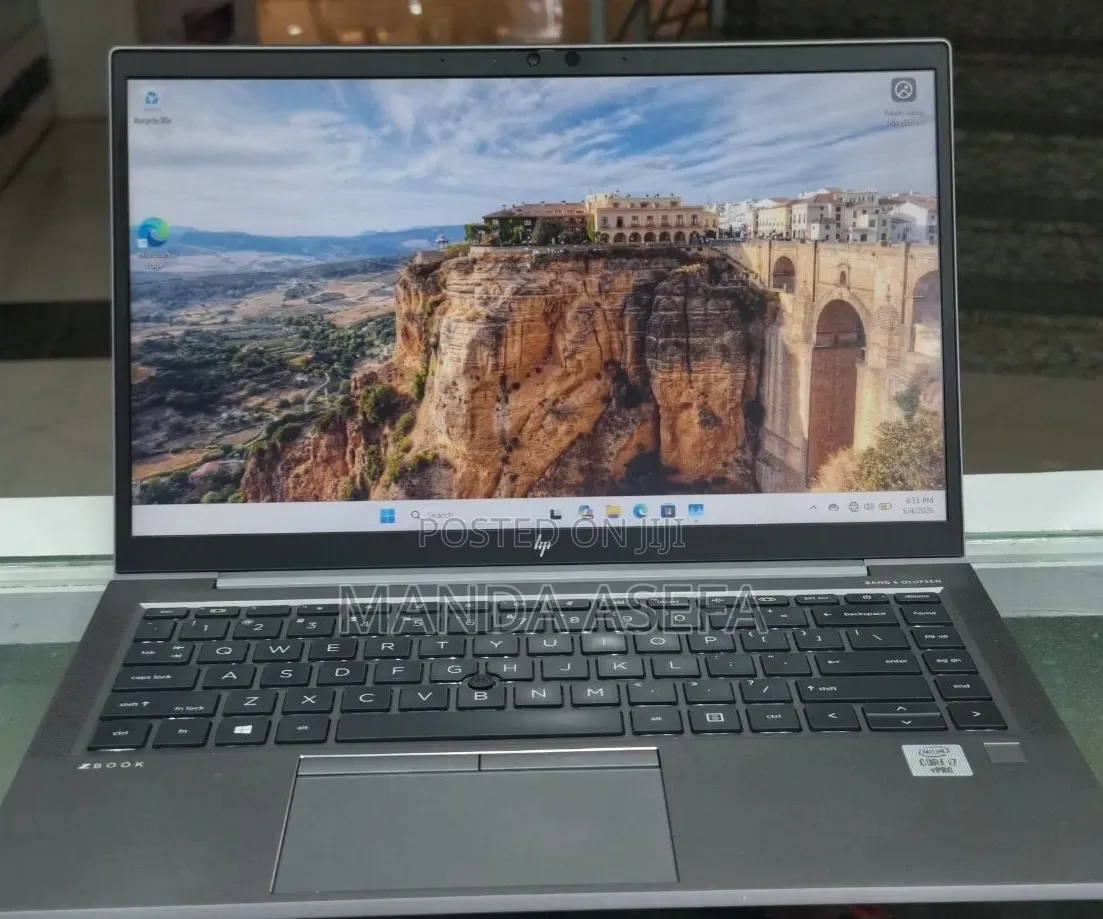 New Laptop HP ZBook Firefly 14 G7 16GB Intel Core i7 SSD 512GB
