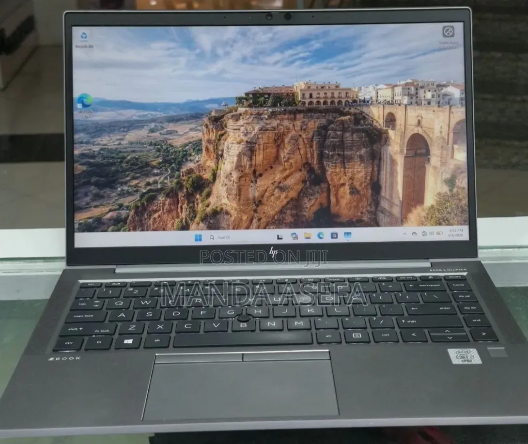 New Laptop HP ZBook Firefly 14 G7 16GB Intel Core i7 SSD 512GB