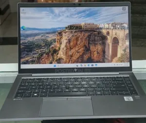 New Laptop HP ZBook Firefly 14 G7 16GB Intel Core i7 SSD 512GB