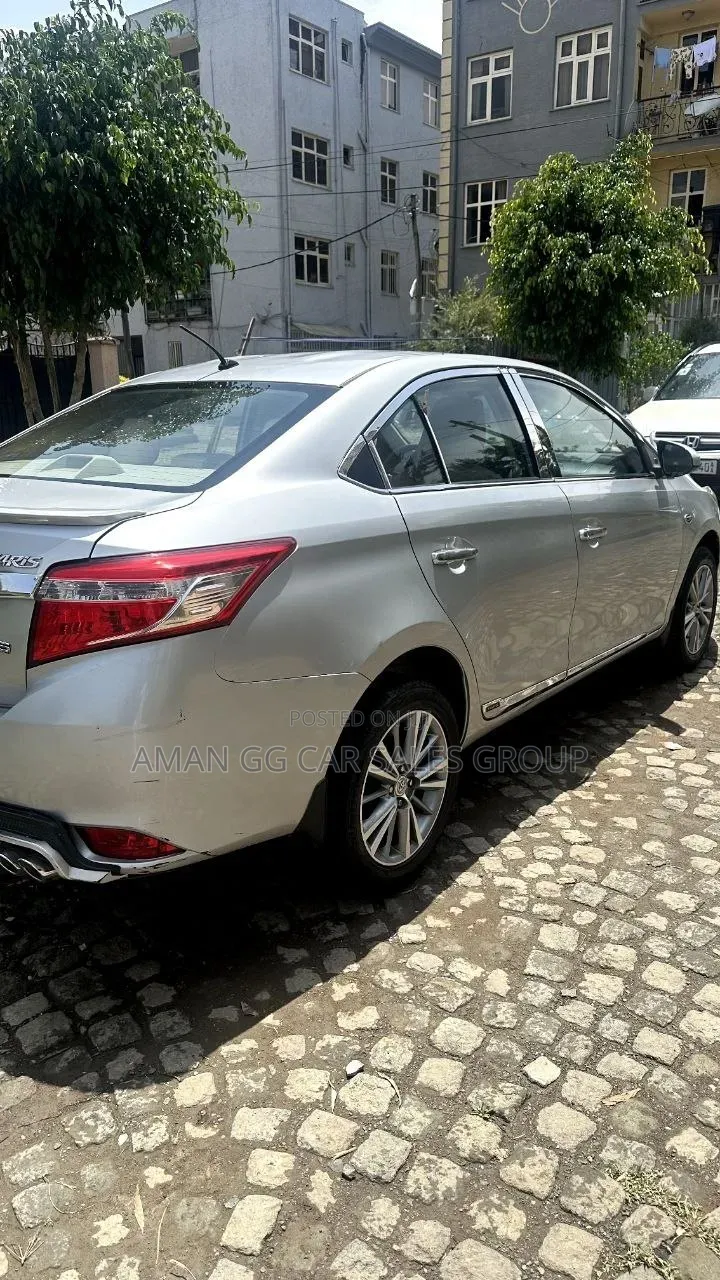 Toyota Yaris 2015 Silver