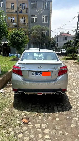 Toyota Yaris 2015 Silver