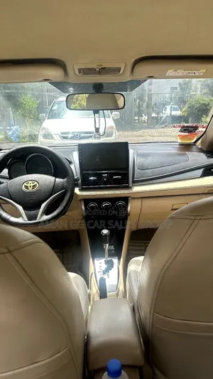 Toyota Yaris 2015 Silver