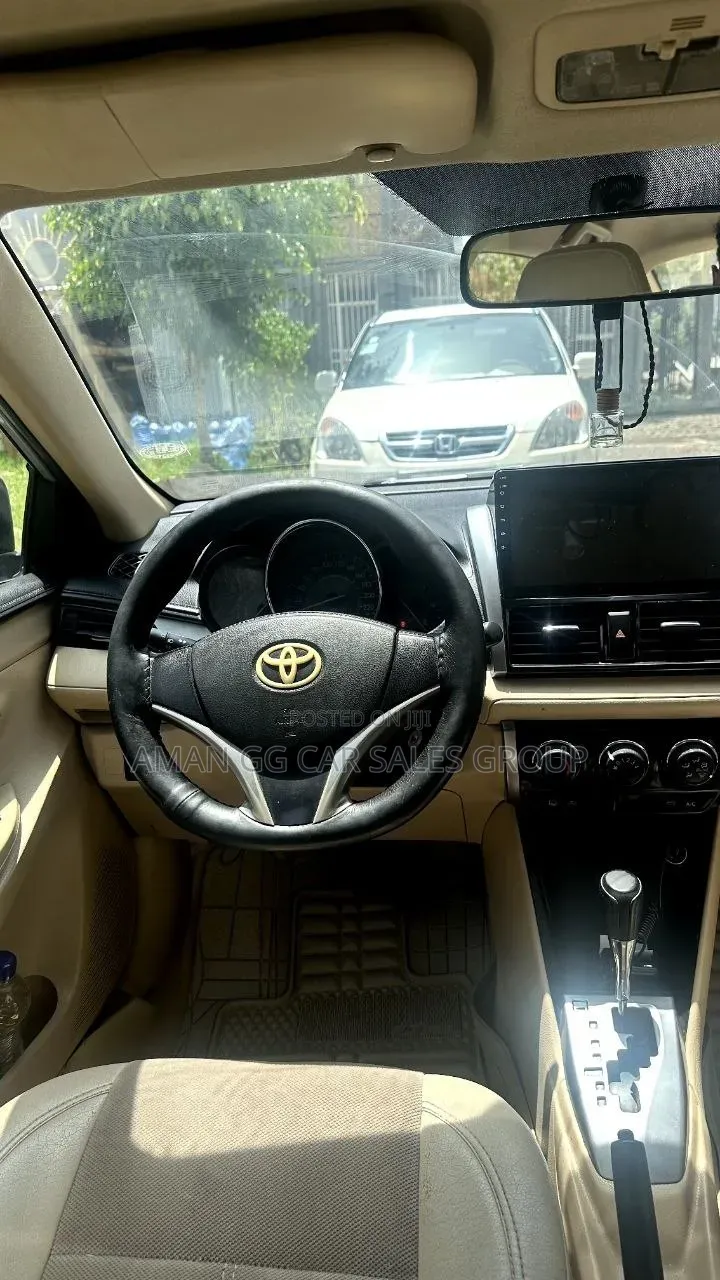 Toyota Yaris 2015 Silver