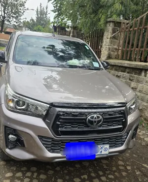 Toyota Hilux 2019 Gold