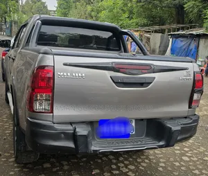 Toyota Hilux 2019 Gold
