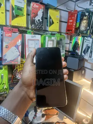 Infinix Hot 8 32 GB Silver