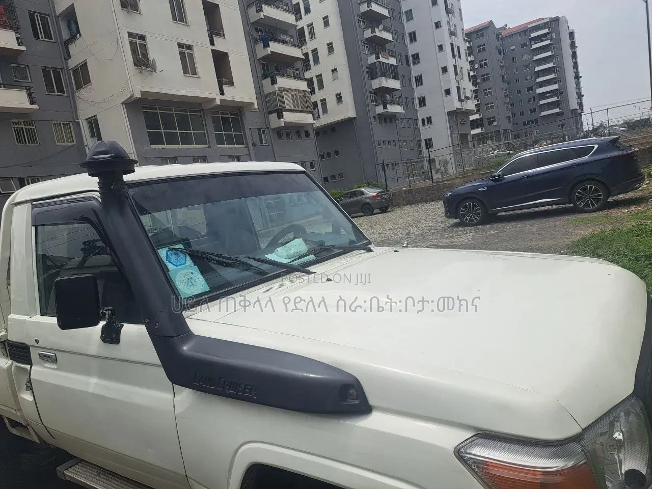 Toyota Land Cruiser 2000 Ivory