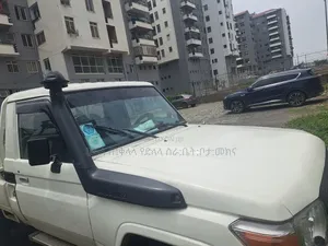 Toyota Land Cruiser 2000 Ivory
