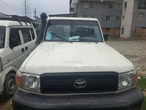 Toyota Land Cruiser 2000 Ivory