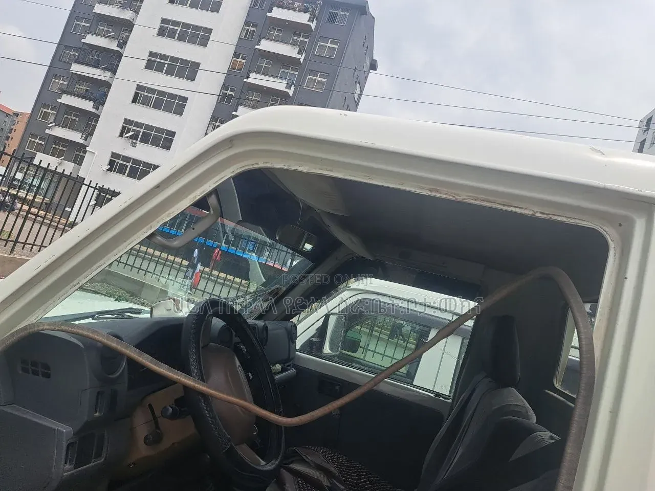 Toyota Land Cruiser 2000 Ivory