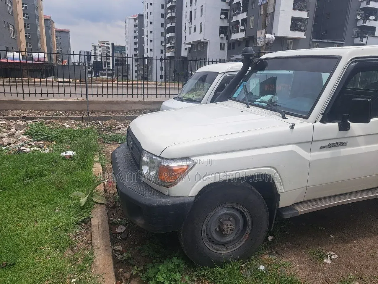 Toyota Land Cruiser 2000 Ivory