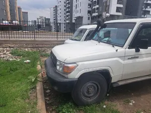 Toyota Land Cruiser 2000 Ivory