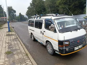 Toyota HiAce 2003 White