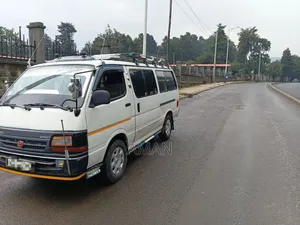 Toyota HiAce 2003 White