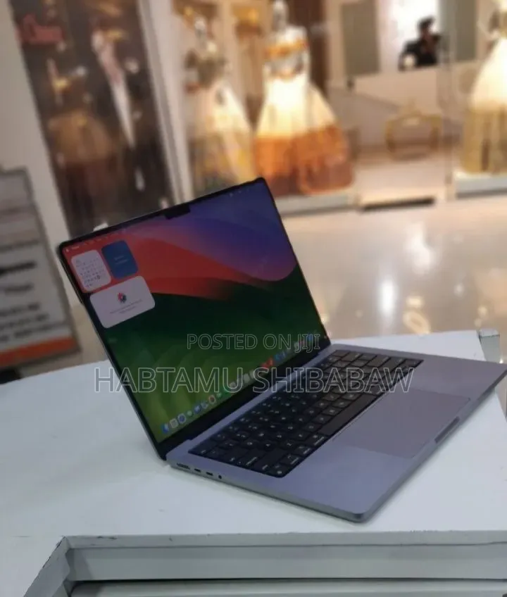 New Laptop Apple MacBook Pro 2021 M1 32GB Apple M1 Pro SSD 512GB