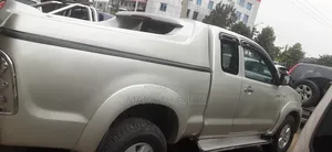 Toyota Hilux 2.5 D-4D 4X4 SRX 2010 Silver