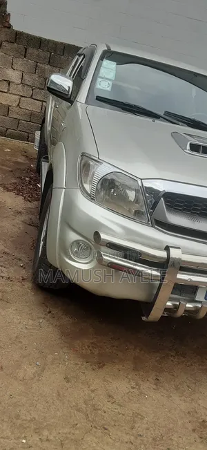 Toyota Hilux 2.5 D-4D 4X4 SRX 2010 Silver