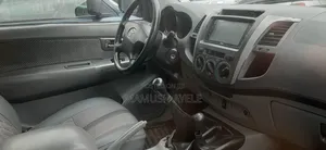 Toyota Hilux 2.5 D-4D 4X4 SRX 2010 Silver